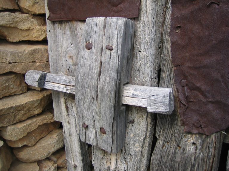 Viejo cerrojo. Barrio de las Clochas