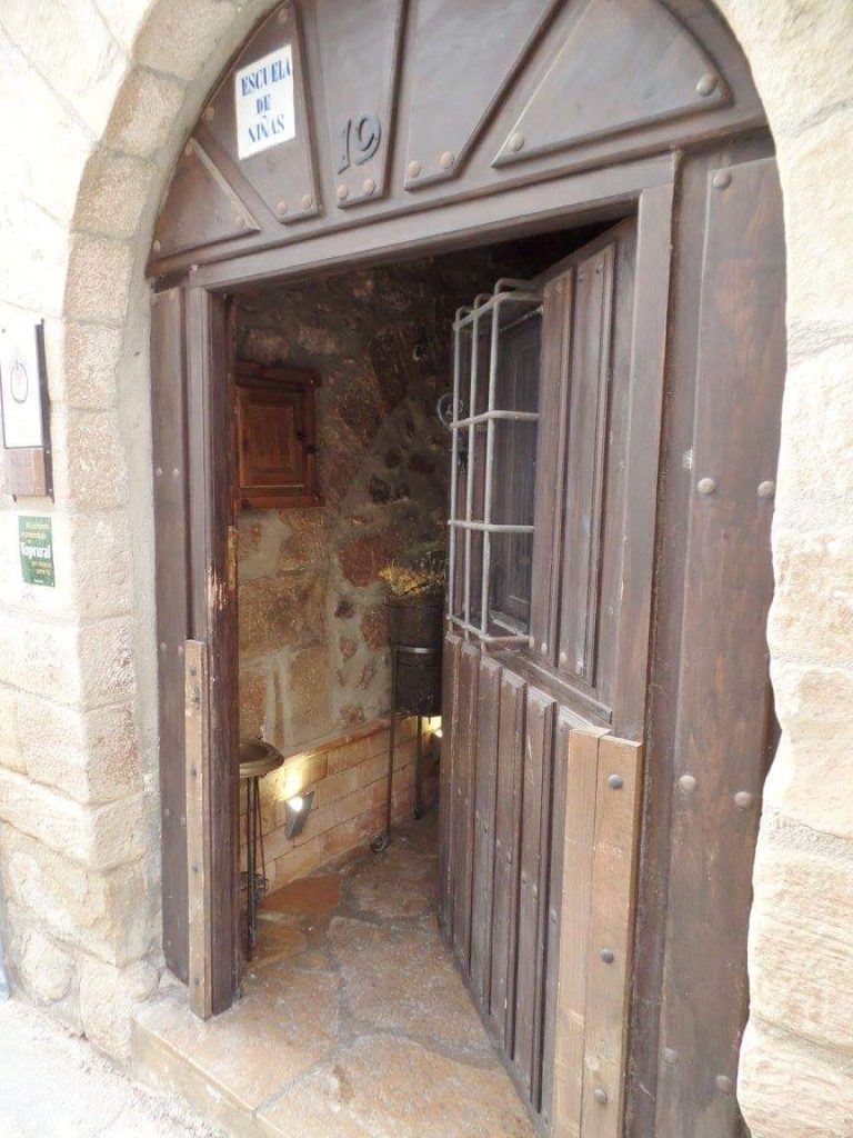 Puerta principal. Entrada.