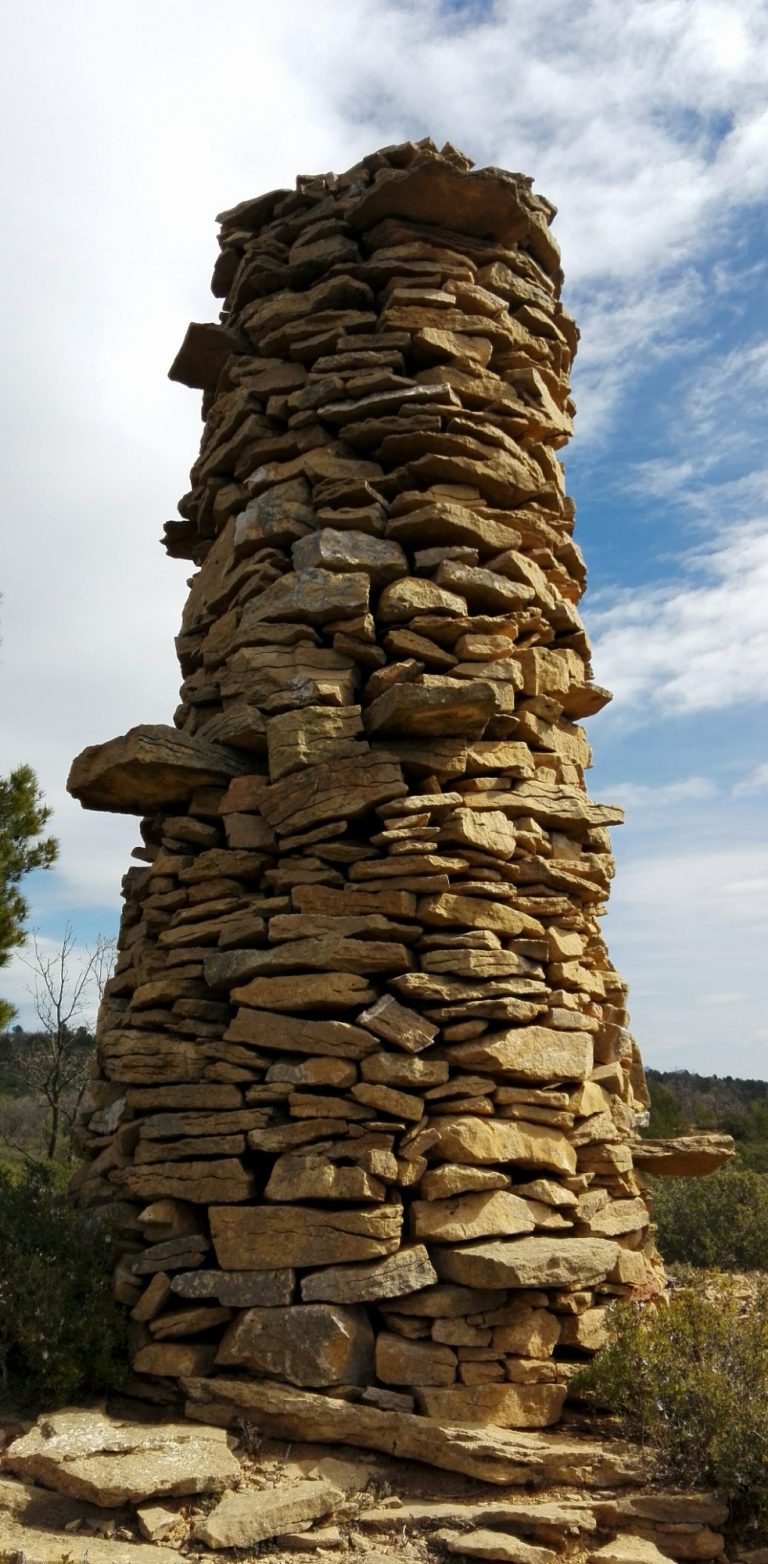 Torre de vigilancia de piedra en seco. Las clochas